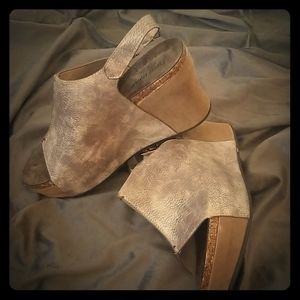 Rose gold metallic wedges NWOT